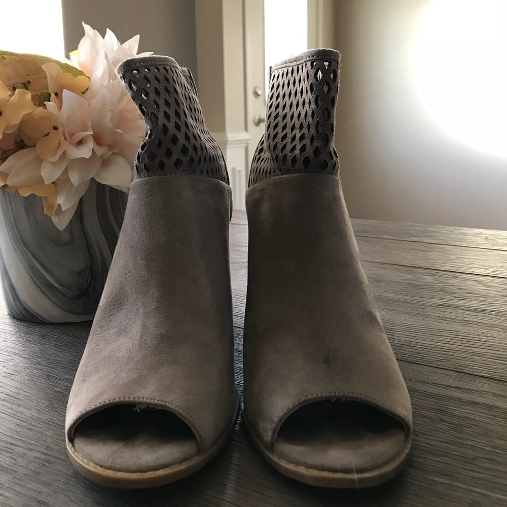 heels - Picture 2 of 5